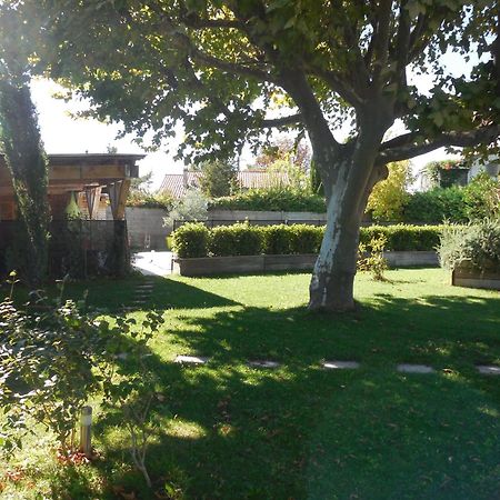 La Maison Bleue LʼIsle-sur-la-Sorgue Eksteriør bilde