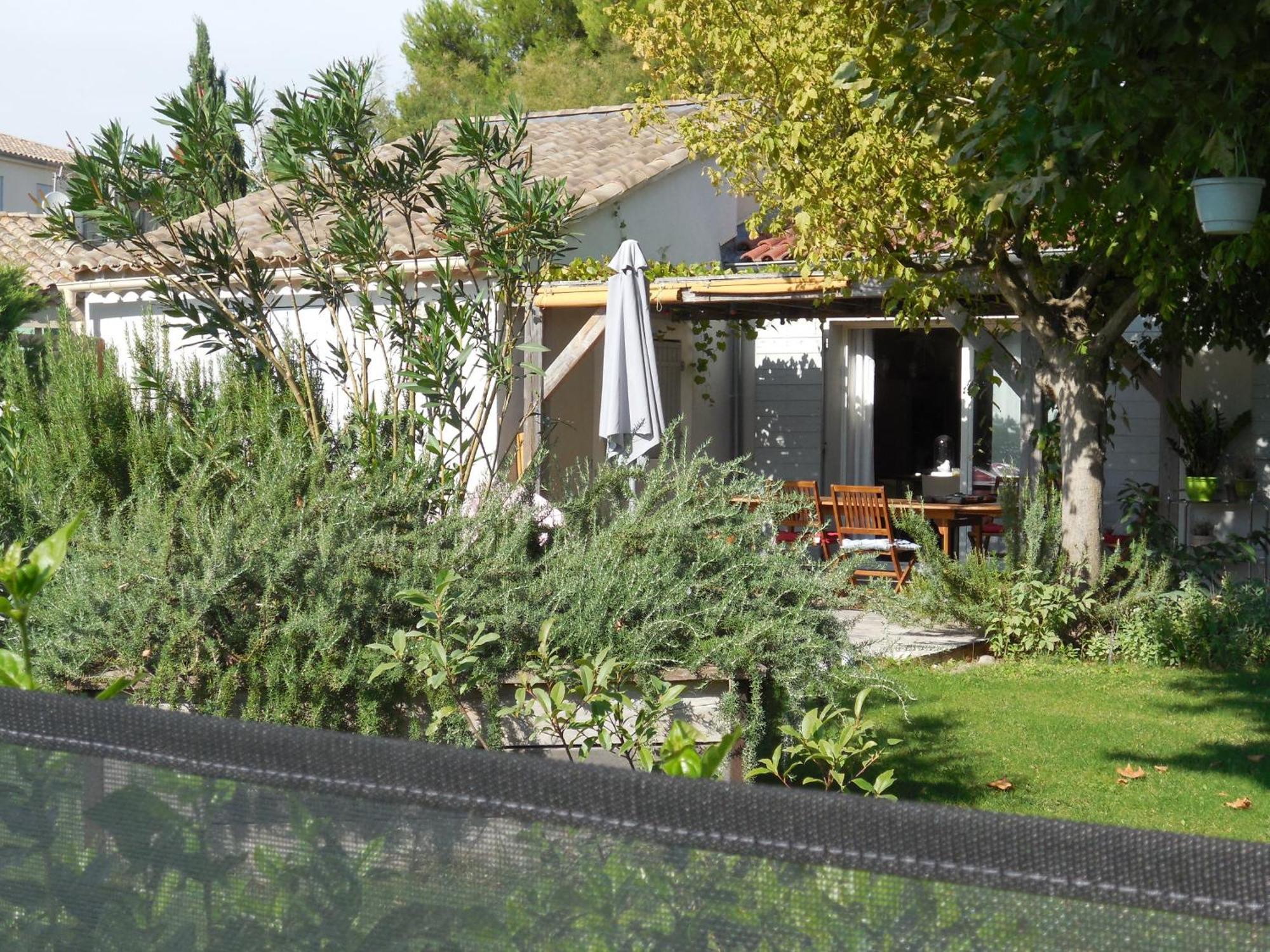 La Maison Bleue LʼIsle-sur-la-Sorgue Eksteriør bilde
